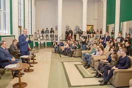 В Пензе молодым семьям вручили жилищные сертификаты В Пензе молодым семьям вручили жилищные сертификаты