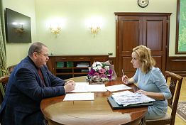 Мельниченко и Львова-Белова обсудили профилактику деструктивного поведения детей Мельниченко и Львова-Белова обсудили профилактику деструктивного поведения детей