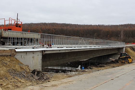 Завершается реконструкция моста через реку Ишимка в Городищенском районе