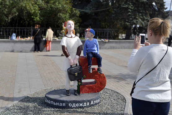 В Пензе на Московской появилась скульптура школьницы