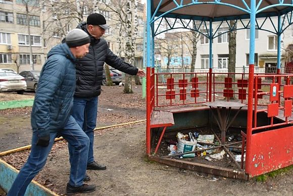 Мэр Пензы показал подчиненным кучи песка, мешки с листьями и переполненные урны