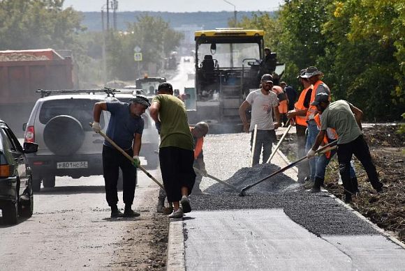 В Заре закончили укрепление обочины в районе плотины