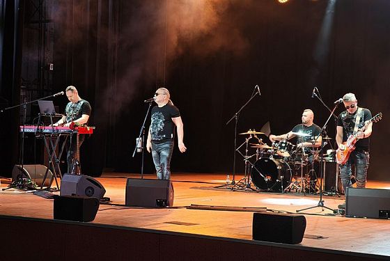 На концерте в Пензе группа «Рок-Острова» дважды спела «Ничего не говори»