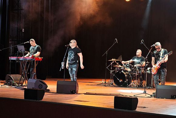 На концерте в Пензе группа «Рок-Острова» дважды спела «Ничего не говори»