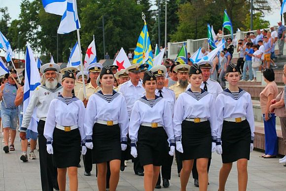 Олег Мельниченко поздравил моряков и ветеранов флота с Днем ВМФ 2024