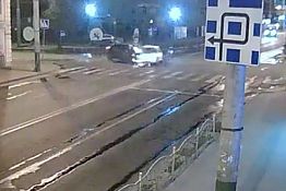 В Интернете появилось видео ночного ДТП в центре Пензы В Интернете появилось видео ночного ДТП в центре Пензы