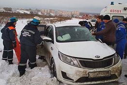 В Засечном спасатели доставали из Kia пострадавшую пассажирку