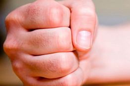 В Кузнецком районе 37-летний мужчина до полусмерти избил знакомого В Кузнецком районе 37-летний мужчина до полусмерти избил знакомого