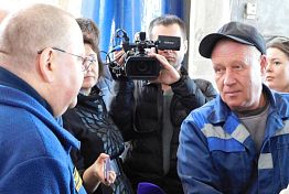 Мельниченко предложил мастерам обучать новичков обращаться с сельхозтехникой Мельниченко предложил мастерам обучать новичков обращаться с сельхозтехникой
