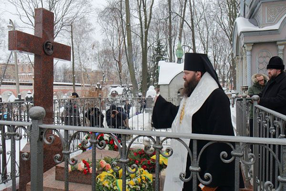 Подробности установки креста на могиле нашего великого земляка В. Ключевского