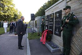 В Петербурге открыли мемориал уроженцам Пензенской области — защитникам Ленинграда В Петербурге открыли мемориал уроженцам Пензенской области — защитникам Ленинграда