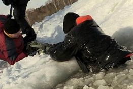 В Пензенской области мужчина провалился в прорубь на Сурском водохранилище В Пензенской области мужчина провалился в прорубь на Сурском водохранилище
