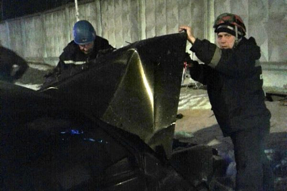 В Пензе после ДТП водителя ВАЗа из авто вытаскивали спасатели