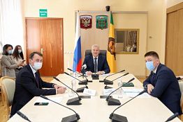 Белозерцев рассказал пенсионерам о непростой эпидемиологической ситуации