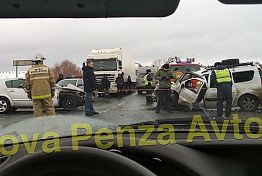 В Мокшане две машины покорежило в ДТП