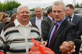 Иван Белозерцев призвал аграриев помочь продуктами малообеспеченным