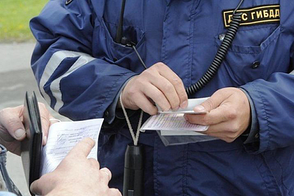 В Пензенской области саратовец пытался подкупить инспектора ДПС