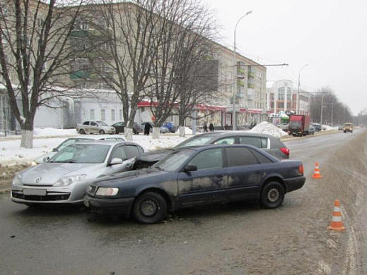 В Пензе столкнулись три иномарки