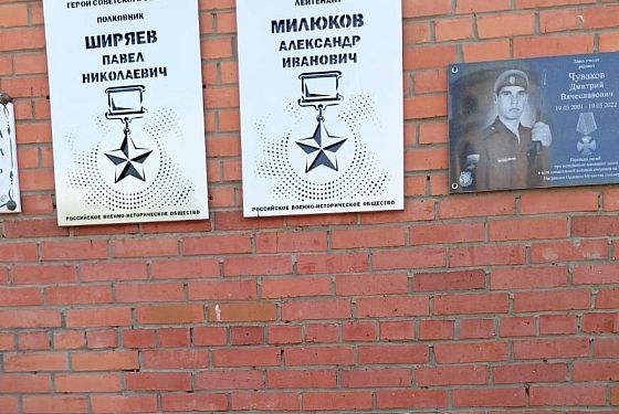 Наровчатской школе присвоили имя кинорежиссера Александра Милюкова Наровчатской школе присвоили имя кинорежиссера Александра Милюкова