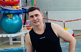 Воспитанников пензенского детсада учит плавать кандидат в мастера спорта Воспитанников пензенского детсада учит плавать кандидат в мастера спорта