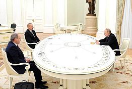 Путин проводит встречу с Алиевым и Пашиняном