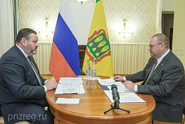 Олег Мельниченко проинформировал Антона Котякова о соцконтракте и долгосрочном уходе за пожилыми людьми Олег Мельниченко проинформировал Антона Котякова о соцконтракте и долгосрочном уходе за пожилыми людьми
