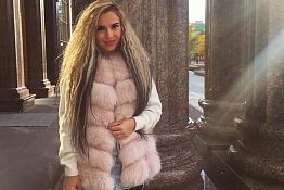 В Пензе звезда «Дома-2» сфотографировалась у драмтеатра В Пензе звезда «Дома-2» сфотографировалась у драмтеатра