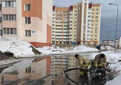 В Пензе прочищают ливневки и удаляют талую воду В Пензе прочищают ливневки и удаляют талую воду
