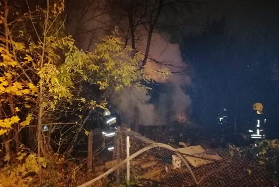 В Сосновоборске ранним утром 45 человек эвакуировали из горящего дома