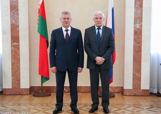 Белозерцев встретился с послом РФ в Минске