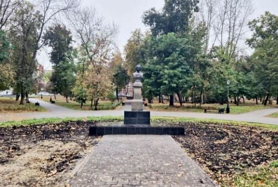 В сквере Лермонтова отреставрировали бюст поэта