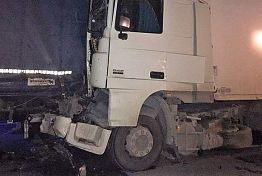 В Саратовской области в ДТП с фурой из Пензы пострадали два водителя В Саратовской области в ДТП с фурой из Пензы пострадали два водителя