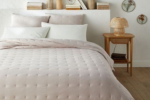 Текстильный дуэт: как сочетать мягкий ковер и покрывала в интерьере