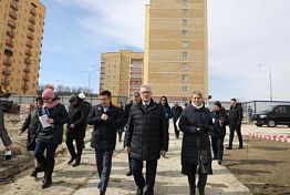 Белозерцев посетил стройку школы в Дальнем Арбеково