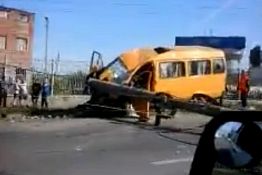 В Пензе «Газель» расплющило после столкновения с фонарем, пострадала женщина В Пензе «Газель» расплющило после столкновения с фонарем, пострадала женщина