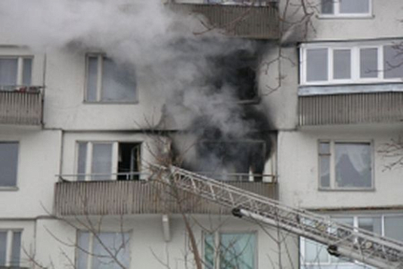 В Пензе на ул. Луначарского загорелся балкон многоэтажки