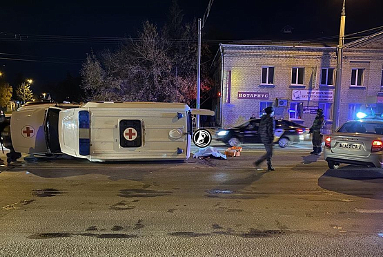 В Пензе погибла пациентка перевернувшейся на бок «скорой»