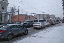 В Пензе снегопад принес пробки и ДТП