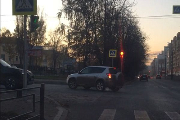 В Пензе автоледи смутила водителей на ул. Пушкина