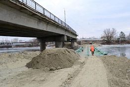 В Пензе на Бакунинском мосту возводят опоры и подпорные стенки