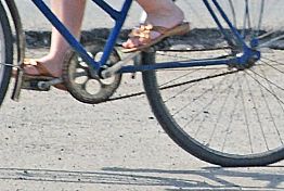 Под Пензой автомобиль на буксире сбил 72-летнюю велосипедистку