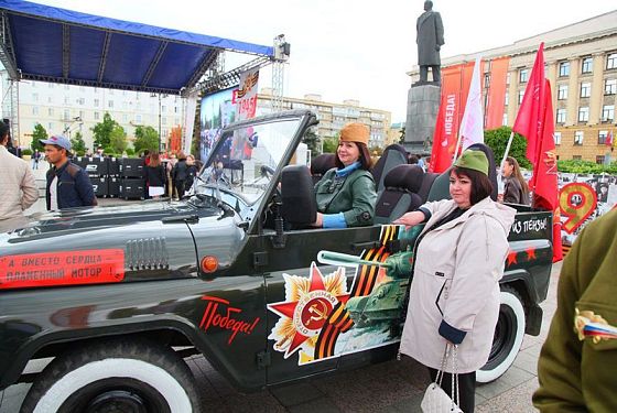 В Пензе на площади Ленина выставили 19 ретро-автомобилей