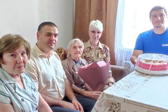 Долгожительницу из Пензы поздравили с 102-летием