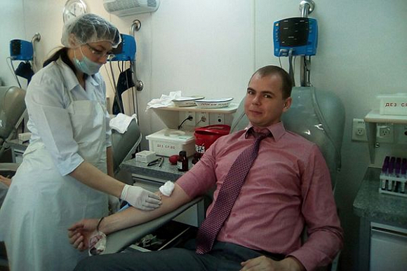 В Пензе чиновники сдали 18 литров крови