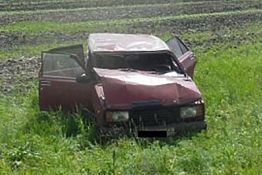В Кузнецком районе вазовская «семерка» опрокинулась в кювет