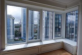 Как обустроить балкон: практичное и продуманное решение