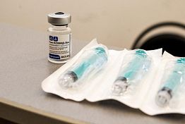 В Кремле ответили на вопрос о штрафах за отказ от вакцинации В Кремле ответили на вопрос о штрафах за отказ от вакцинации
