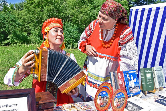 В селе Колемас прошел песенный фестиваль «Когда цветут сады»