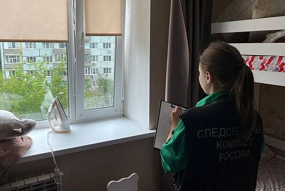В Пензе из окна четвертого этажа выпала маленькая девочка