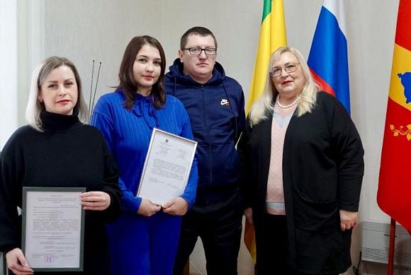 Многодетная семья из Никольского района получила сертификат на улучшение жилья